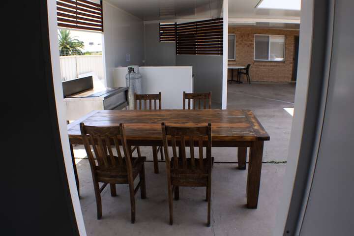Dining 29 of 32