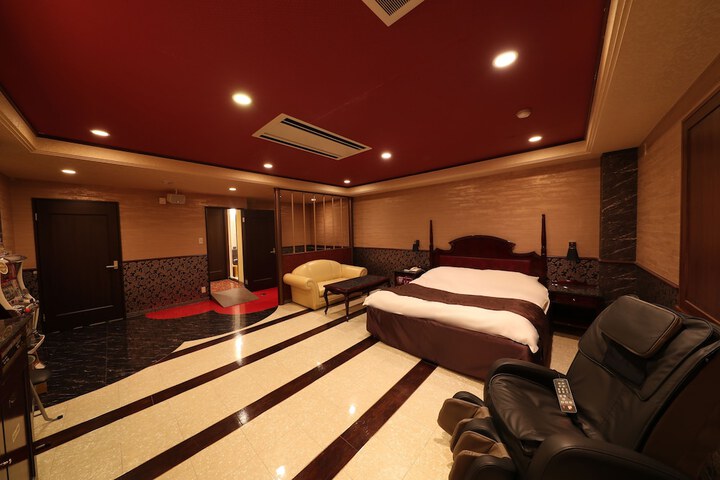 Room 3 of 28