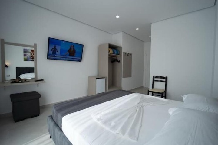 Room 2 of 17