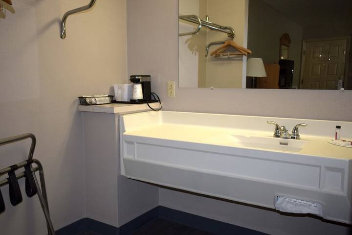 Bathroom sink
