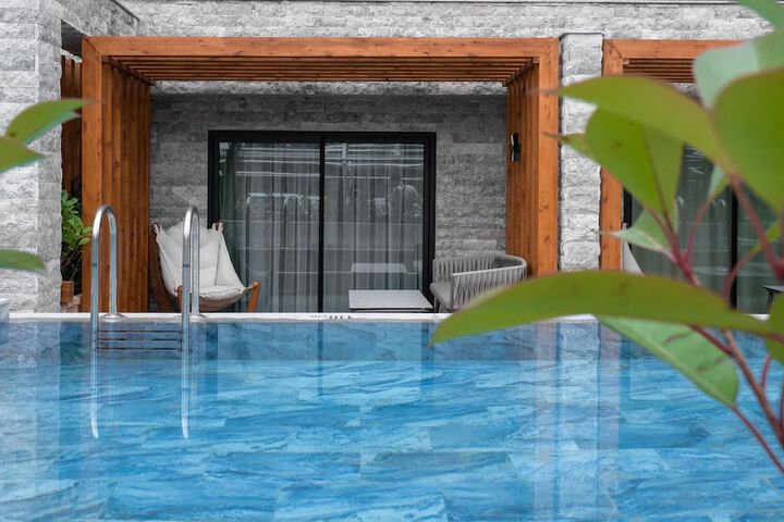 Pool Hotel