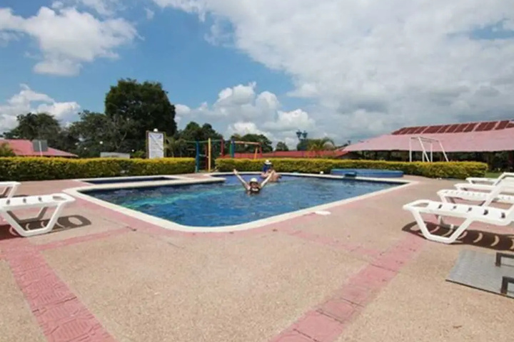Pool 14 of 18