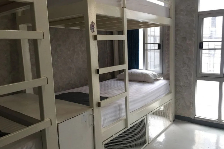 Room 6 of 14