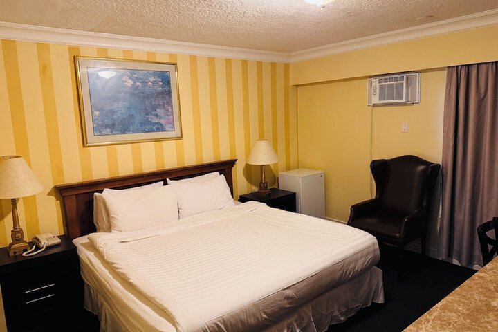 Room 17 of 77