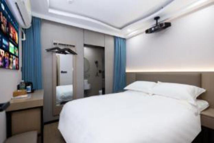 Room 13 of 14
