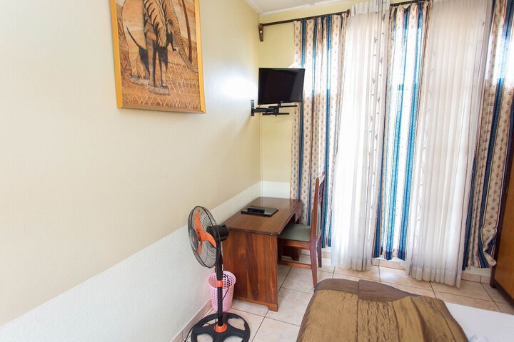 Room 6 of 44