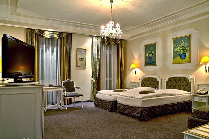 Room 8 of 64