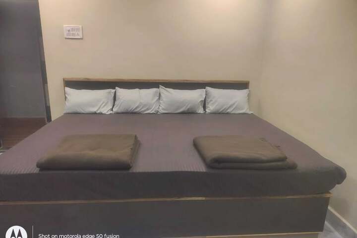 Room 16 of 33
