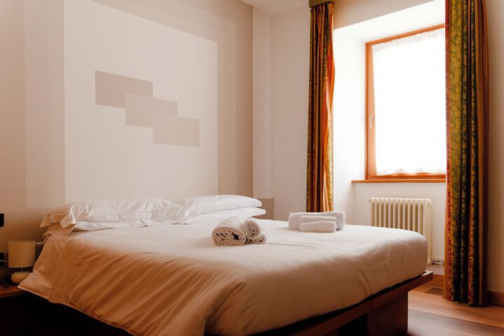 Room 9 of 32