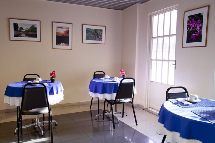 Dining 15 of 18