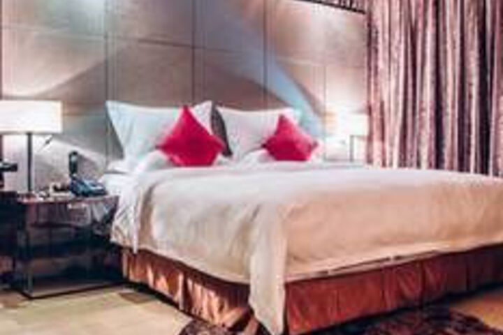 Room 4 of 37