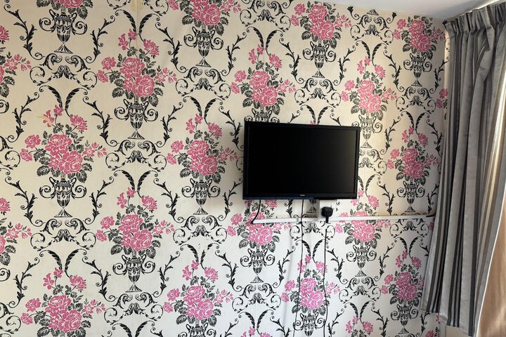 Room 33 of 156