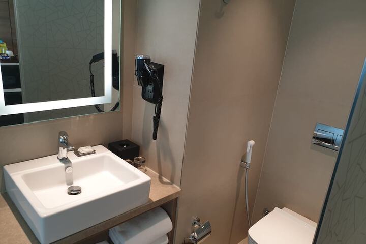 Room 45 of 118