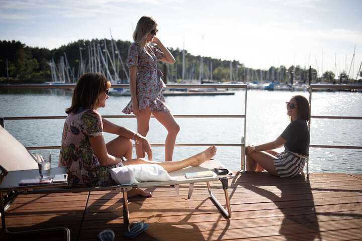 Sundeck 53 of 68