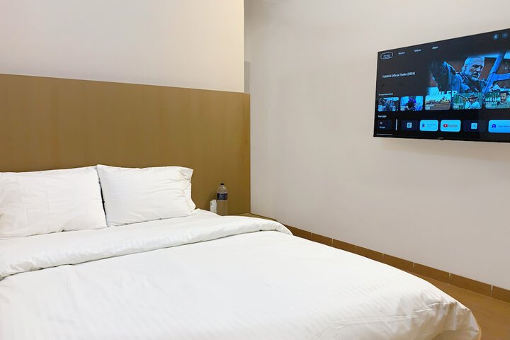 Room 13 of 17