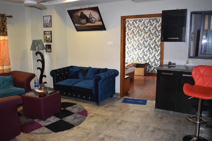 Room 7 of 12
