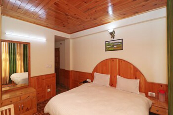 Room 14 of 16