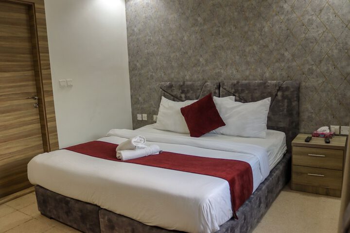 Room 13 of 29