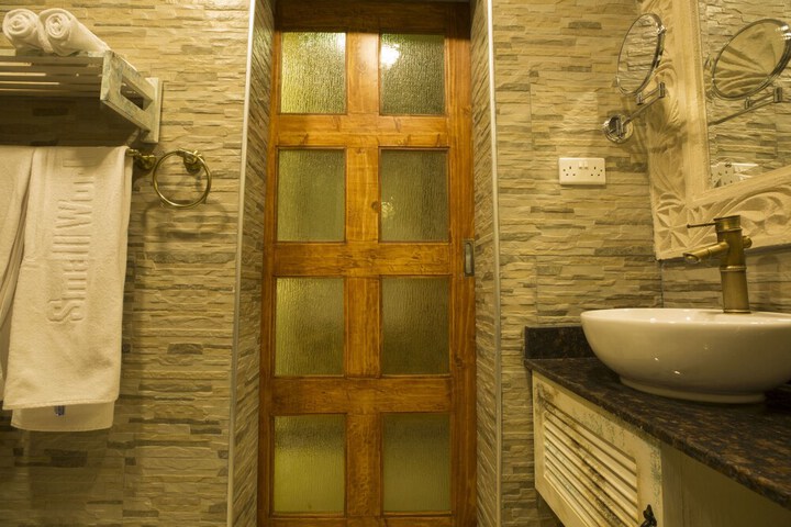 Room 10 of 35