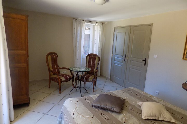 Room 7 of 33