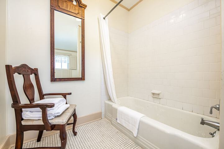 1 Queen Bed (12 of 35)