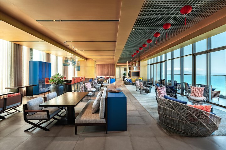 Lounge 138 of 197