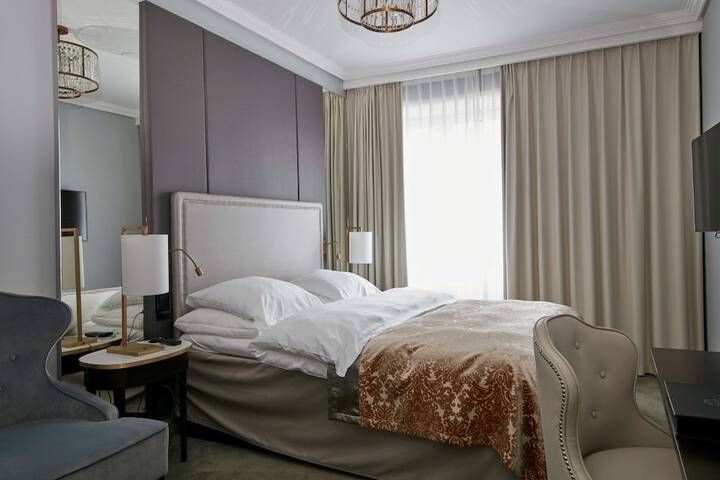 Room 6 of 82