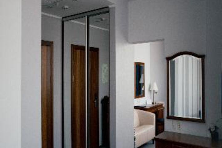 Room 3 of 10