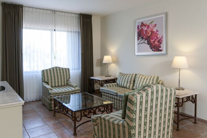 Room 15 of 153