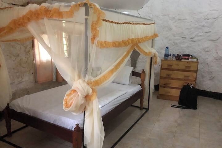 Room 4 of 23