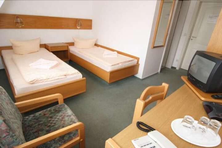 Room 8 of 42