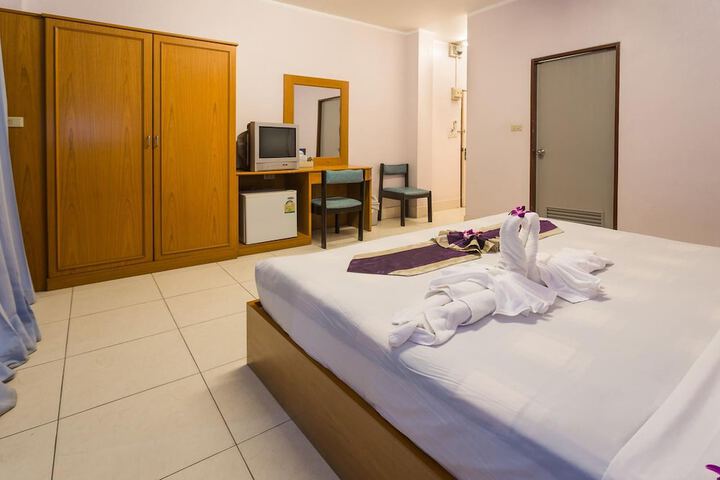 Guesthouse Belvedere - Room for 2 Near Patong Beach, Wifi and Ac in Patong