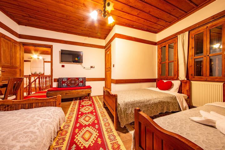 Room 3 of 27