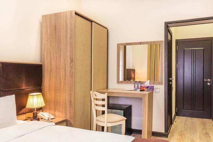Room 14 of 37