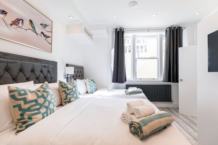 Room 2 of 125