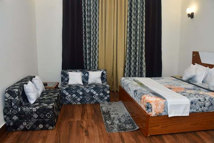 Room 8 of 36
