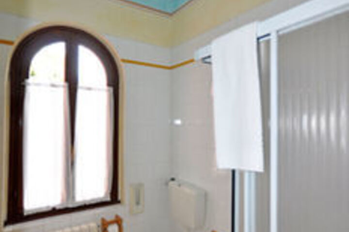 Room 3 of 51