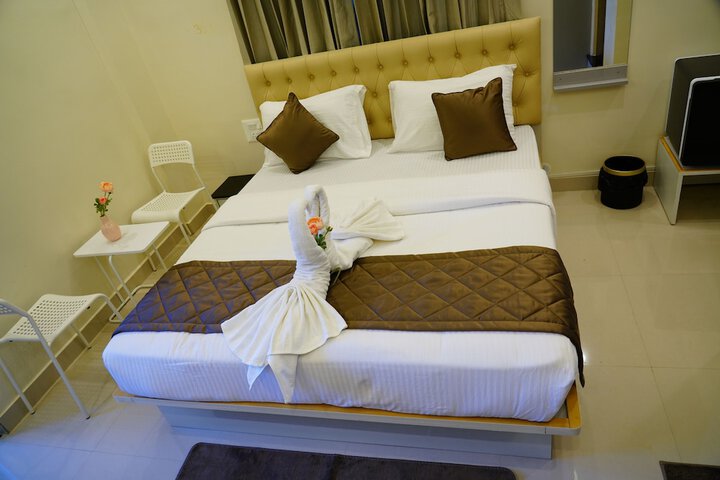 Room 3 of 16