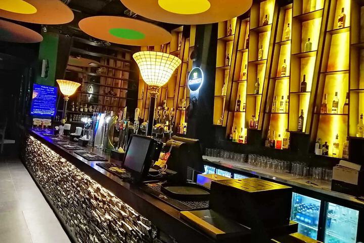 Lounge 80 of 87