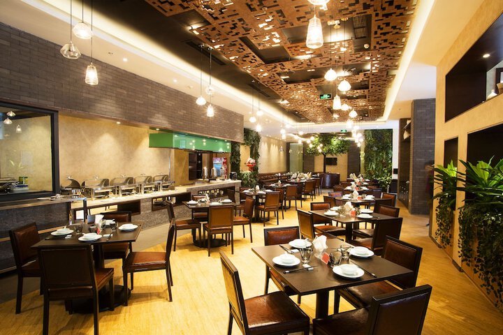 Dining 6 of 8
