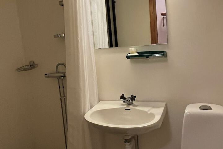 Room 42 of 92