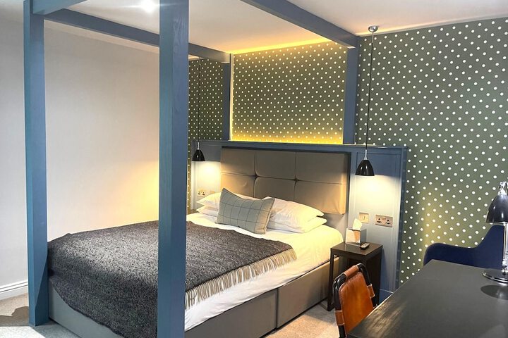 Room 30 of 106