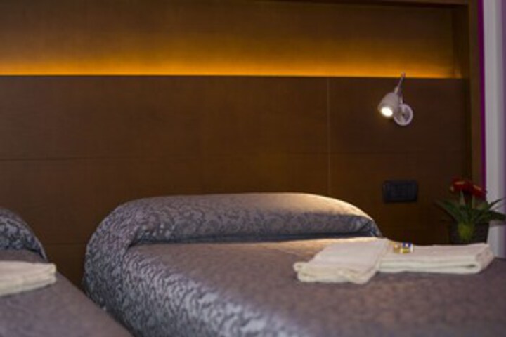 Room 16 of 37