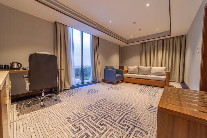 Room 4 of 82
