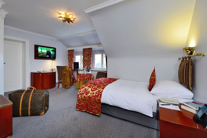 Room 6 of 91