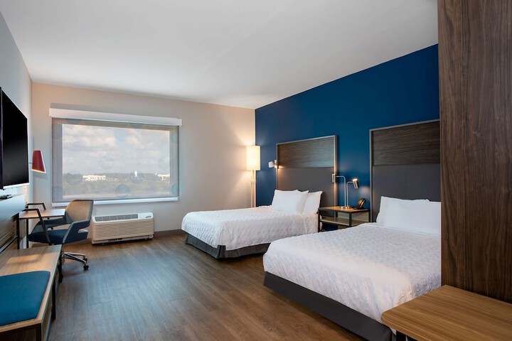 2 Queen Beds Hearing Accessible (9 of 11)
