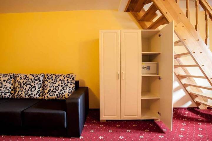 Room 7 of 24