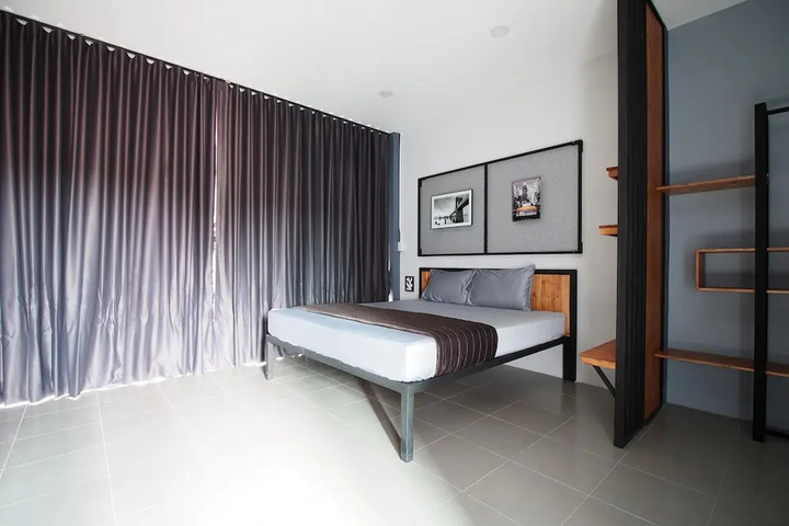 Room 12 of 18