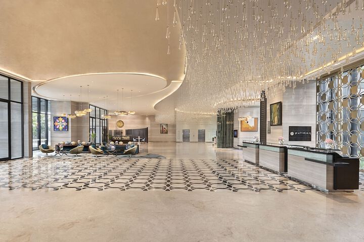 Entrance & Lobby