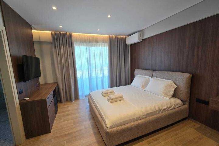 Room 44 of 77
